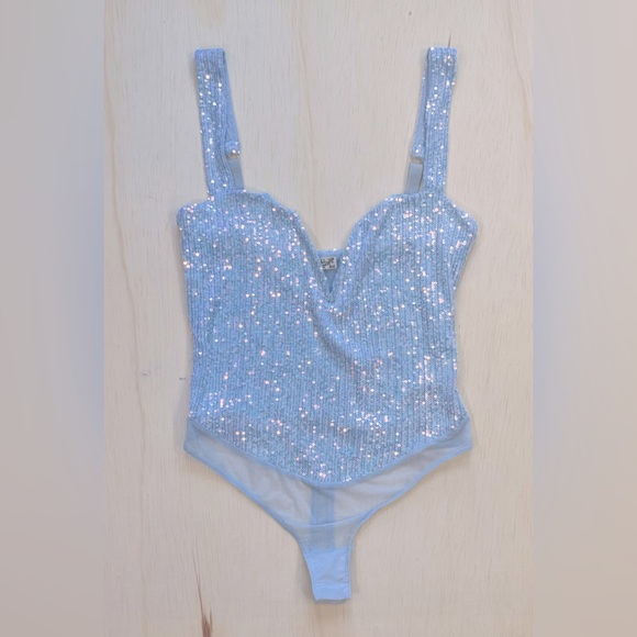 Free People intimately sparks fly baby blue iridescent sequin bodysuit size S - Picture 2 of 11